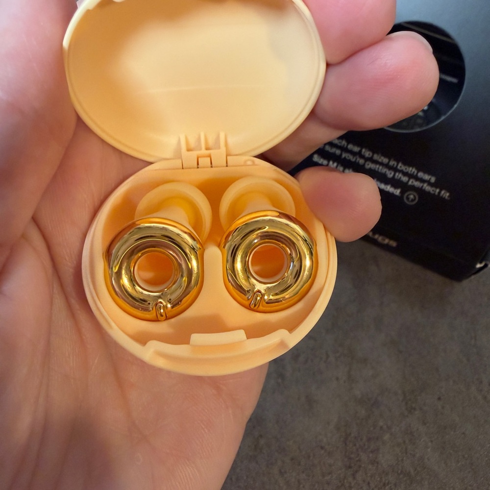 Loop Adjustable Noise Setting Earbuds Case & Ear Tips - Picture 3 of 6